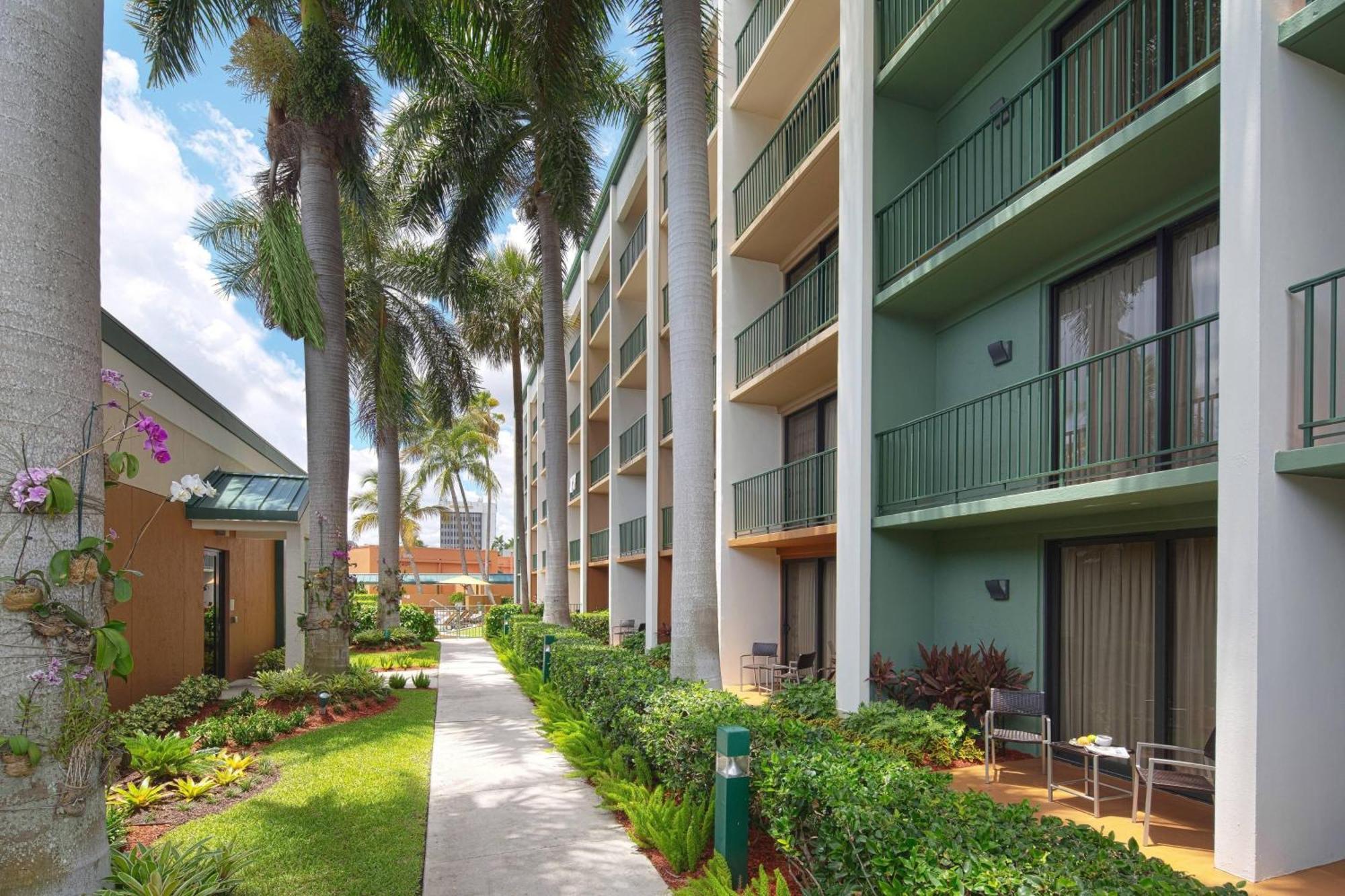 Courtyard By Marriott Fort Lauderdale East / Lauderdale-By-The-Sea Buitenkant foto